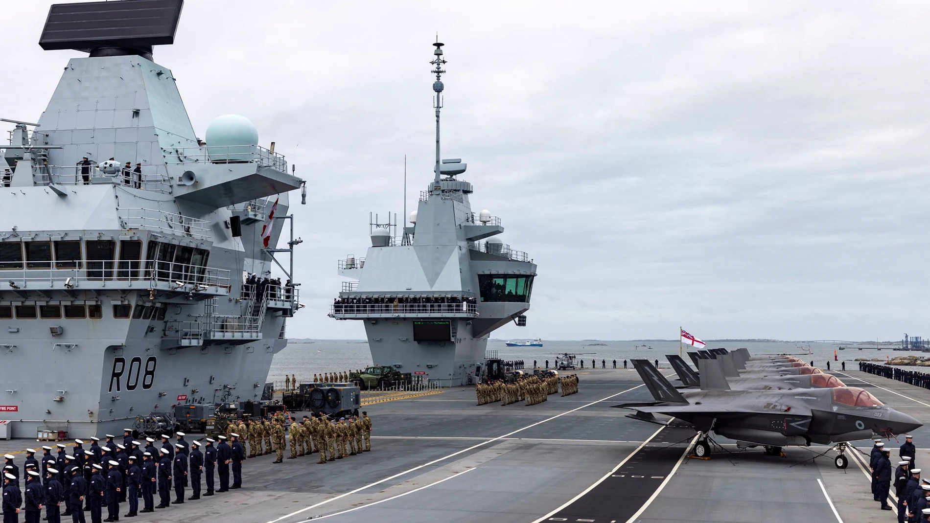 Imagen de la cubierta del portaaviones británico Queen Elizabeth, con sus F-35B