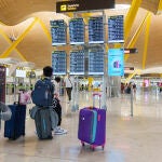 Salidas y llegadas a la T4 del aeropuerto Adolfo Suárez Madrid Barajas.
