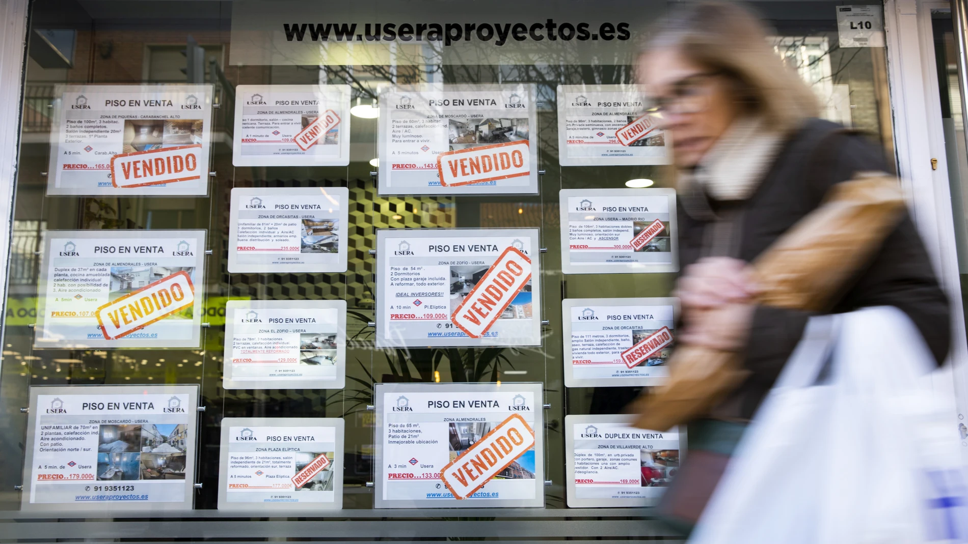 Anuncios de venta y alquiler de viviendas en una inmobiliaria