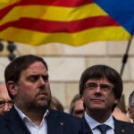 Concentración frente al Palau de la Generalitat con motivo de la celebración ayer del Referendum del 1-O. Asisten Carles Puigdemont, presidente de la Generalitat y Ada Colau, alcaldesa de Barcelona.