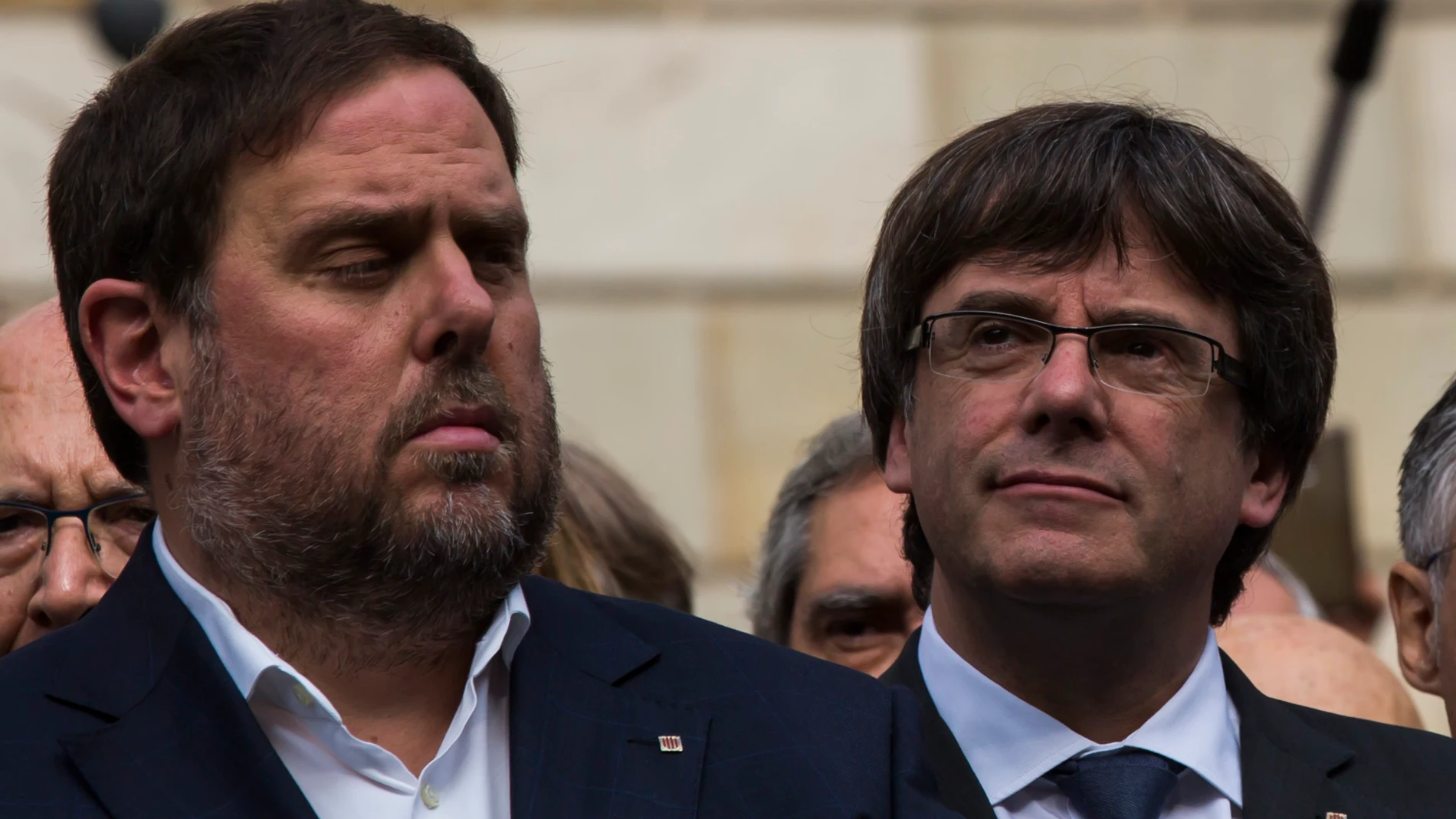Concentración frente al Palau de la Generalitat con motivo de la celebración ayer del Referendum del 1-O. Asisten Carles Puigdemont, presidente de la Generalitat y Ada Colau, alcaldesa de Barcelona.