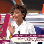 Sonsoles Ónega, visiblemente afectada, frente a Antonio, víctima de acoso escolar