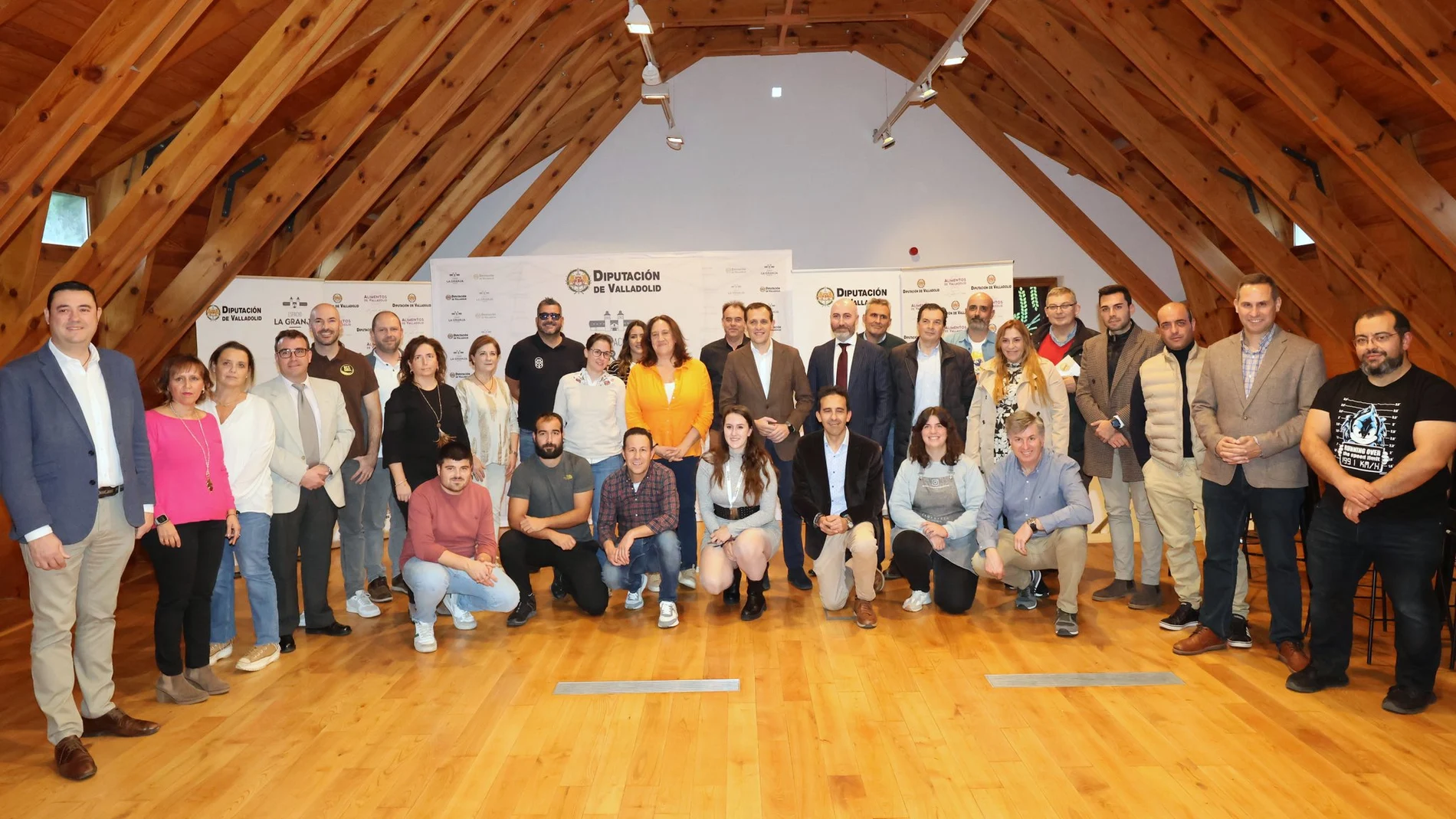 Conrado Íscar con los participantes en la Feria "Vallaqueso"