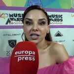 Chenoa reacciona a la fotografía de Laura Escanes con un chándal gris