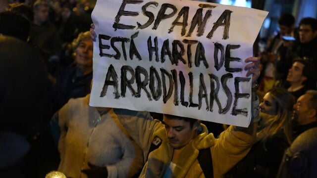 Cacerolada en la sede del PSOE en Ferraz contra la amnistía