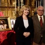  El consejero de Cultura, Turismo y Deporte, Gonzalo Santonja, entrega el ‘Ecce Homo’ de la iglesia de Santa María la Mayor restaurado en el Centro de Conservación y Restauración de Bienes Culturales. En la imagen el consejero junto a la concejala del ayuntamiento de Bejar, Purificación Pozo y al delegado de la junta Eloy Ruiz