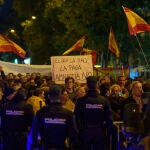 Manifestación contra la amnistía en la sede del PSOE