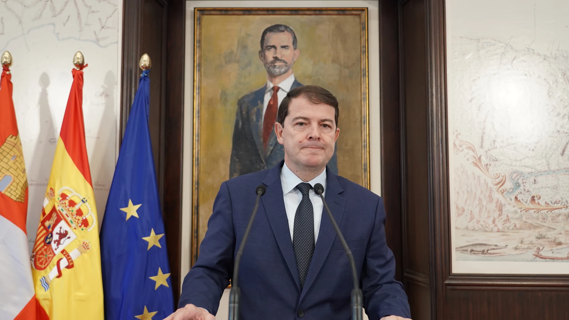 El presidente de Castilla y León, Alfonso Fernández Mañueco, explica los acuerdos del Consejo de Gobierno extraordinario