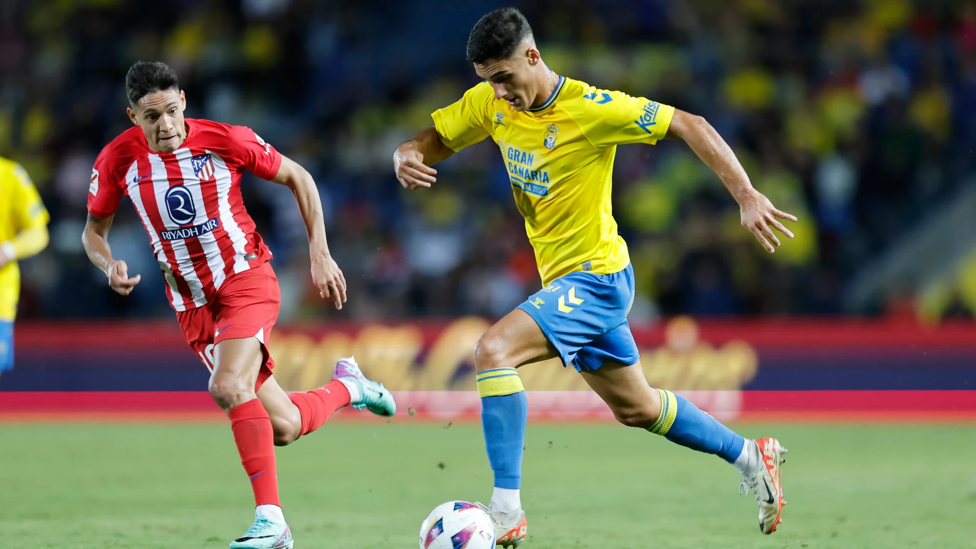 Sergi Cardona con la Unión Deportiva Las Palmas frente al Atlético de Madrid