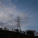 MADRID.-El precio de la luz repunta este lunes hasta los 55,15 euros/MWH, el nivel más alto de noviembre