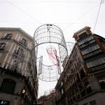 Iluminación navideña en la calle del Carmen en Madrid. 