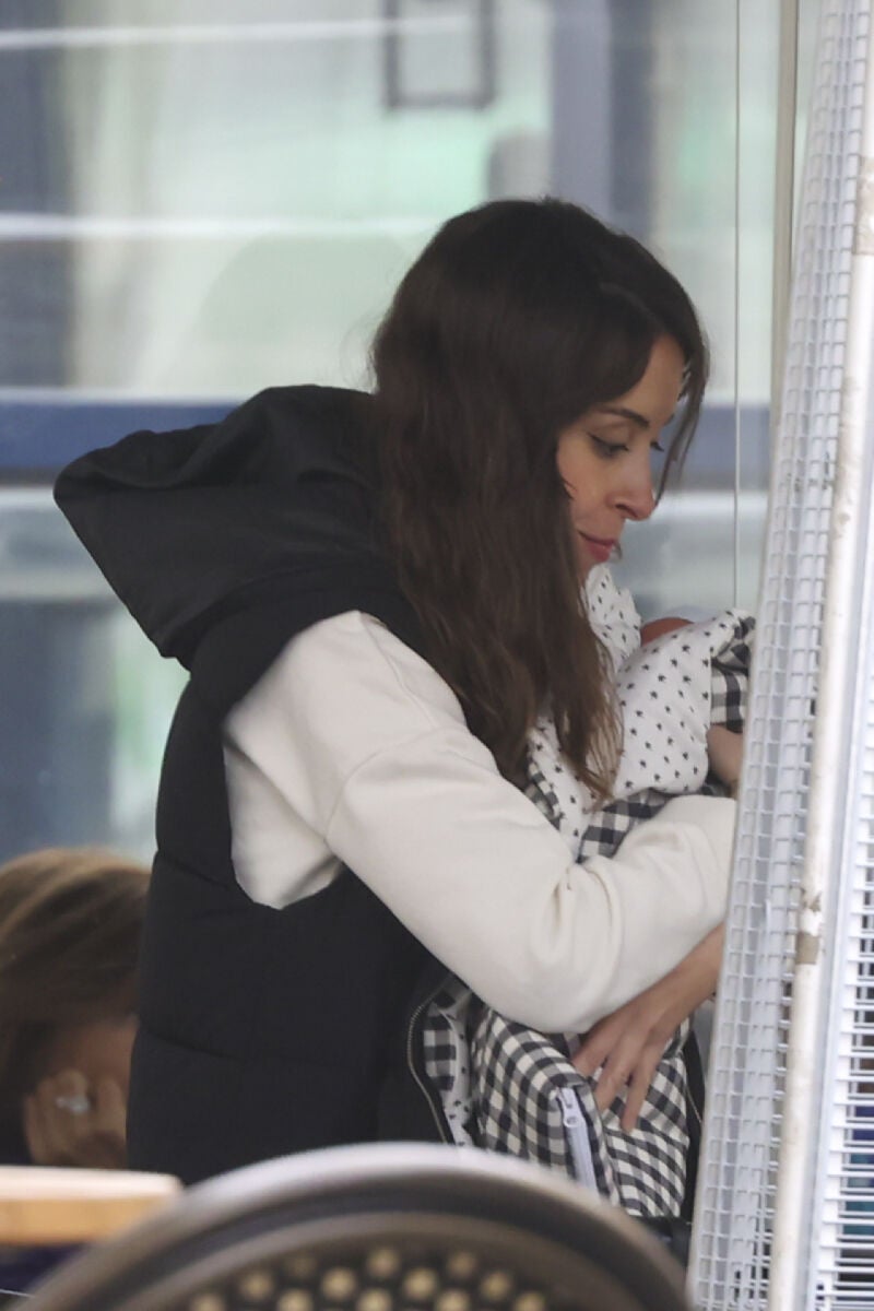 Elena Hormigos con su bebé