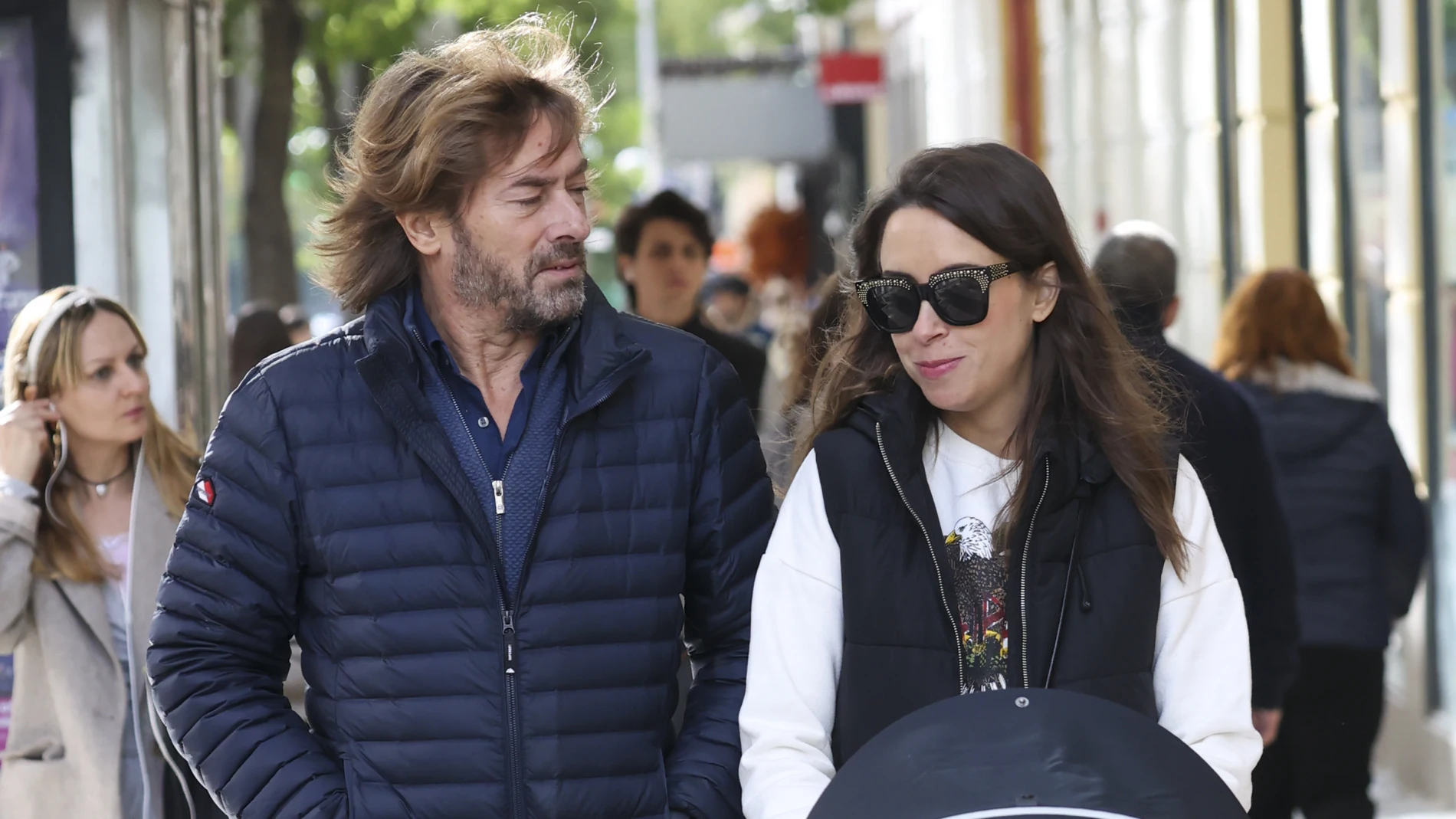 El juez Pedraz y Elena Hormigos con su hijo