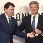 Fernández Mañueco entrega al galardón a Francisco José Riberas de Gestamp