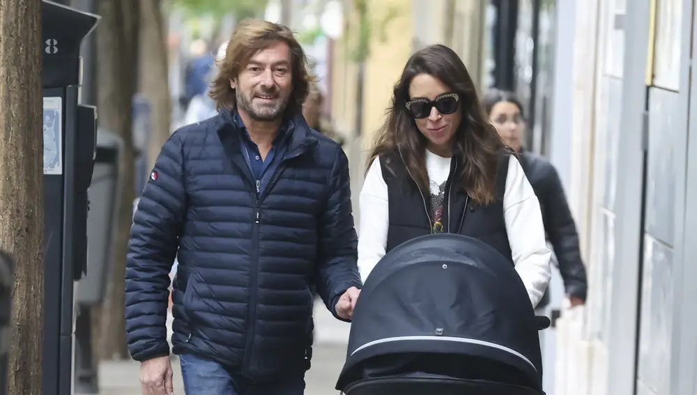 El juez Pedraz y Elena Hormigos con su bebé