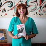 PUERTO DE SANTA MARÍA (CÁDIZ), 13/09/2023.- María Asunción Mateo asegura que no ha tenido "dinero ni ánimo" para llevar a juicio cada acusación que le han dirigido desde que hace 23 años murió su marido, Rafael Alberti, y de las que ahora se defiende en un libro en el que repasa sus casi veinte años de vida junto al poeta. EFE/ Román Ríos