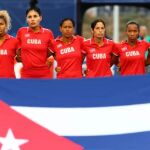  Medio equipo titular de la selección cubana de hockey logró escapar tras la clausura
