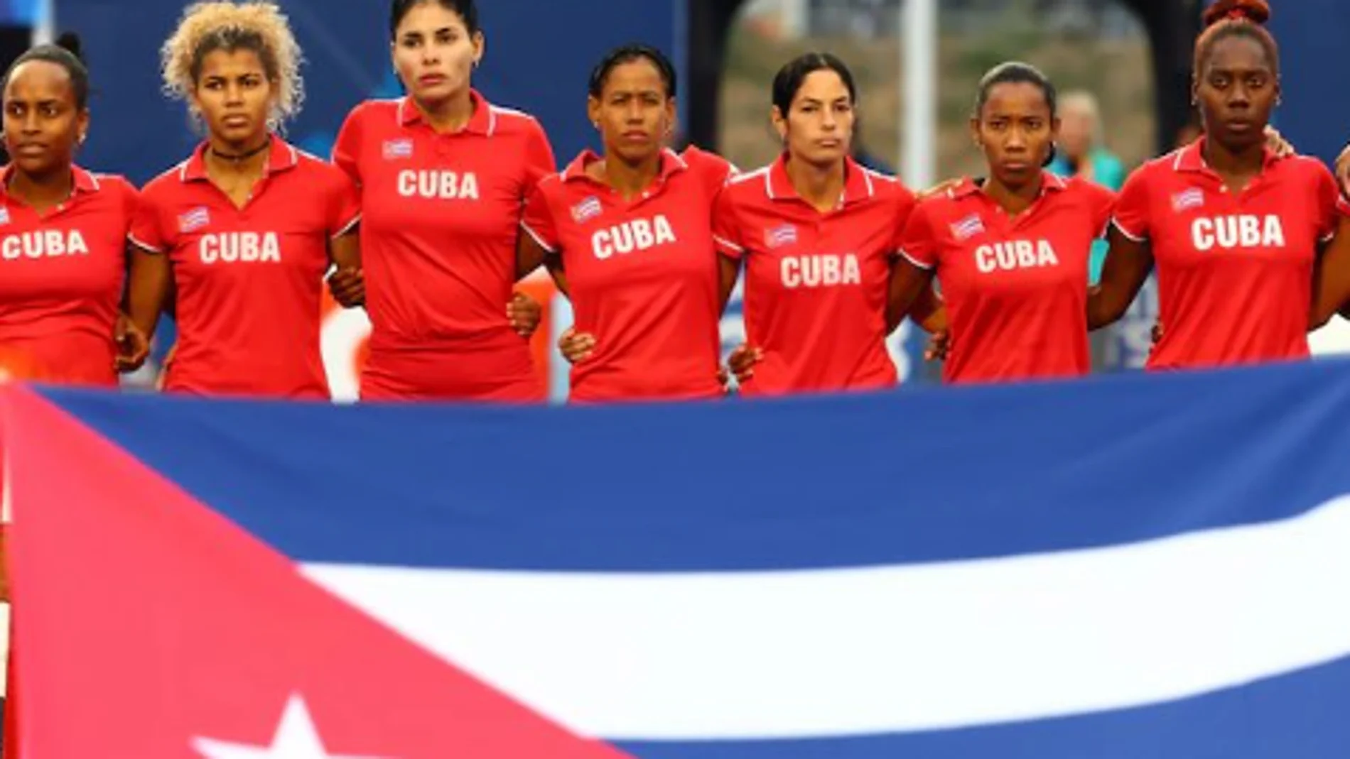 Medio equipo titular de la selección cubana de hockey logró escapar tras la clausura