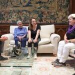 El presidente Mazón y la consellera Elisa Nuñez reciben a una representación de los heridos del tren de Bejís