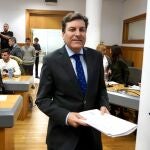 El portavoz de la Junta, Carlos Fernández Carriedo, antes de la rueda de prensa del Consejo de Gobierno