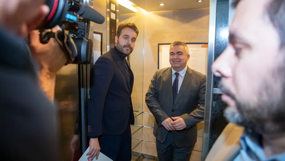 PSOE y Junts firman un acuerdo de investidura