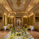 El salón del restaurante es un escenario grandioso en todos los aspectos