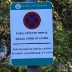 Señal de tráfico bilingüe en L'Hospitalet de Llobregat