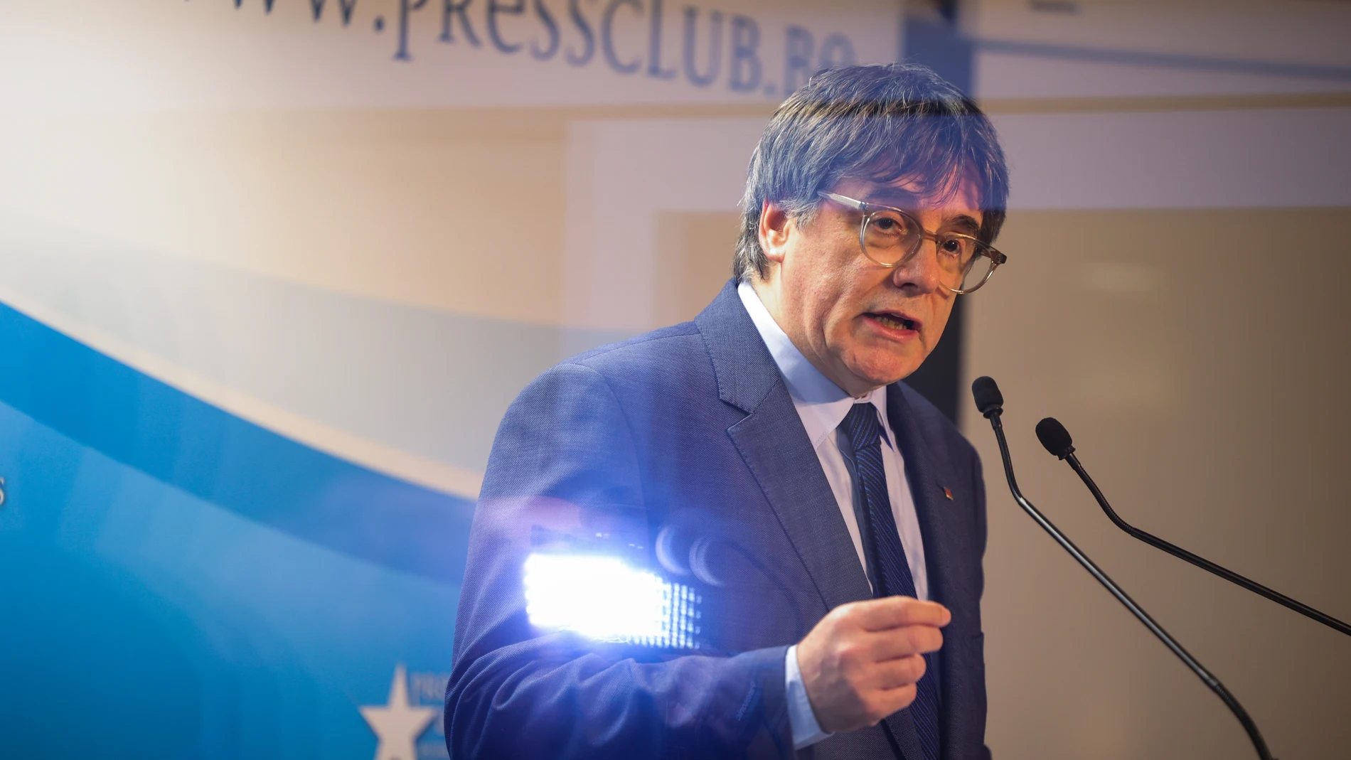 Brussels (Belgium), 09/11/2023.- Member of the European Parliament Carles Puigdemont gives a press conference in Brussels, Belgium, 09 November 2023. The Catalan leader spoke about the last negotiations between Spanish Socialist Workers' Party (PSOE) and Junts per Catalunya to try to reach an agreement on the amnesty for Catalan separatists that will allow the investiture of Pedro Sanchez as prime minister. (Bélgica, Bruselas) EFE/EPA/OLIVIER MATTHYS