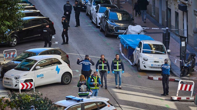 La Policía investiga en el lugar donde el político español Alejo Vidal-Quadras, que fue vicepresidente del Parlamento Europeo y presidente del conservador Partido Popular (PP) en Cataluña, ha recibido un disparo en la cara en la calle Núñez de Balboa de Madrid. Vidal-Quadras se encuentra fuera de peligro tras ser tiroteado en Madrid. 