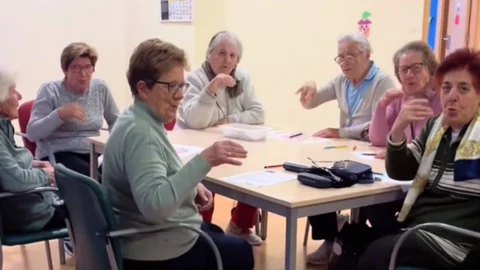 El centro de día para mayores La Ontanía revoluciona las redes con su humor
