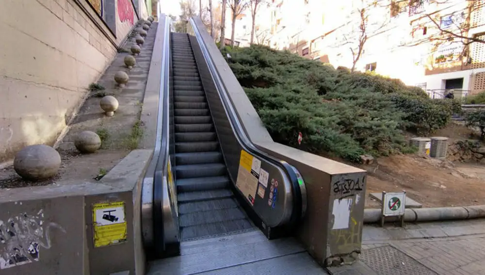 El plan prevé la renovación de 16 escaleras mecánicas en el barrio del Carmelo