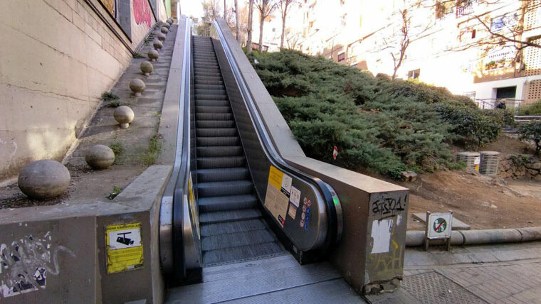 El plan prevé la renovación de 16 escaleras mecánicas en el barrio del Carmelo