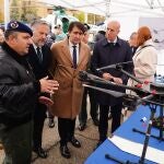León acoge una exposición de medios con motivo del 50 aniversario de la creación del Servicio Aéreo de la Guardia Civil. En la imagen, (IaD), el consejero de Medio Ambiente y Ordenación del Territorio, Juan Carlos Suárez-Quiñones; el general de brigada jefe de la 12 Zona de la Guardia Civil en Castilla y León, Luis del Castillo Ruano; el subdelegado del Gobierno, Faustino Sánchez; la directora de la Agencia de Protección Civil y Emergencias, Irene Cortés; El Coronel Jefe del Servicio Aéreo de la Guardia Civil, José Miguel García Malo de Molina; el presidente de las Cortes, Carlos Pollán y el d