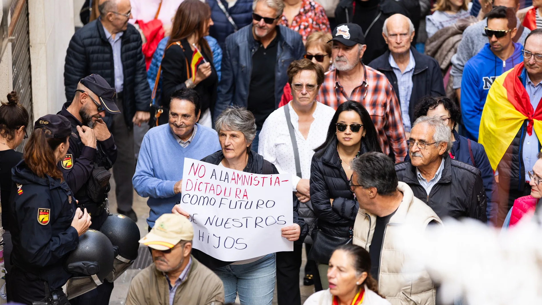 Concentración contra la amnistía a los independentistas