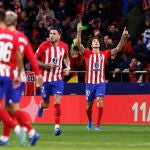 Witsel celebra el primero de los goles del Atlético