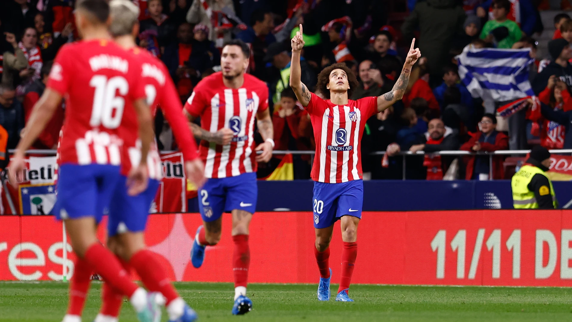 Witsel celebra el primero de los goles del Atlético