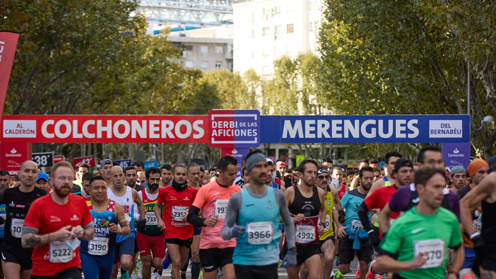 Merengues y colchoneros se retan este domingo en una carrera entre el Bernabéu y el antiguo Calderón