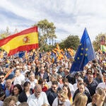 Miles de personas convocadas por el PPCV salen a la calle en València, Alicante y Castelló contra la amnistía