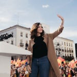 Isabel Díaz Ayuso tiene el look que te pondrás mañana para ir al trabajo.