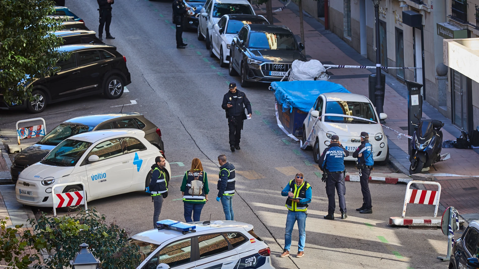 La Policía investiga en el lugar donde el político español Alejo Vidal-Quadras, que fue vicepresidente del Parlamento Europeo y presidente del conservador Partido Popular (PP) en Cataluña, recibió un disparo en la cara en la calle Núñez de Balboa de Madrid