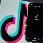 Nepal.- Nepal prohíbe TikTok debido a sus efectos negativos en la "armonía" social