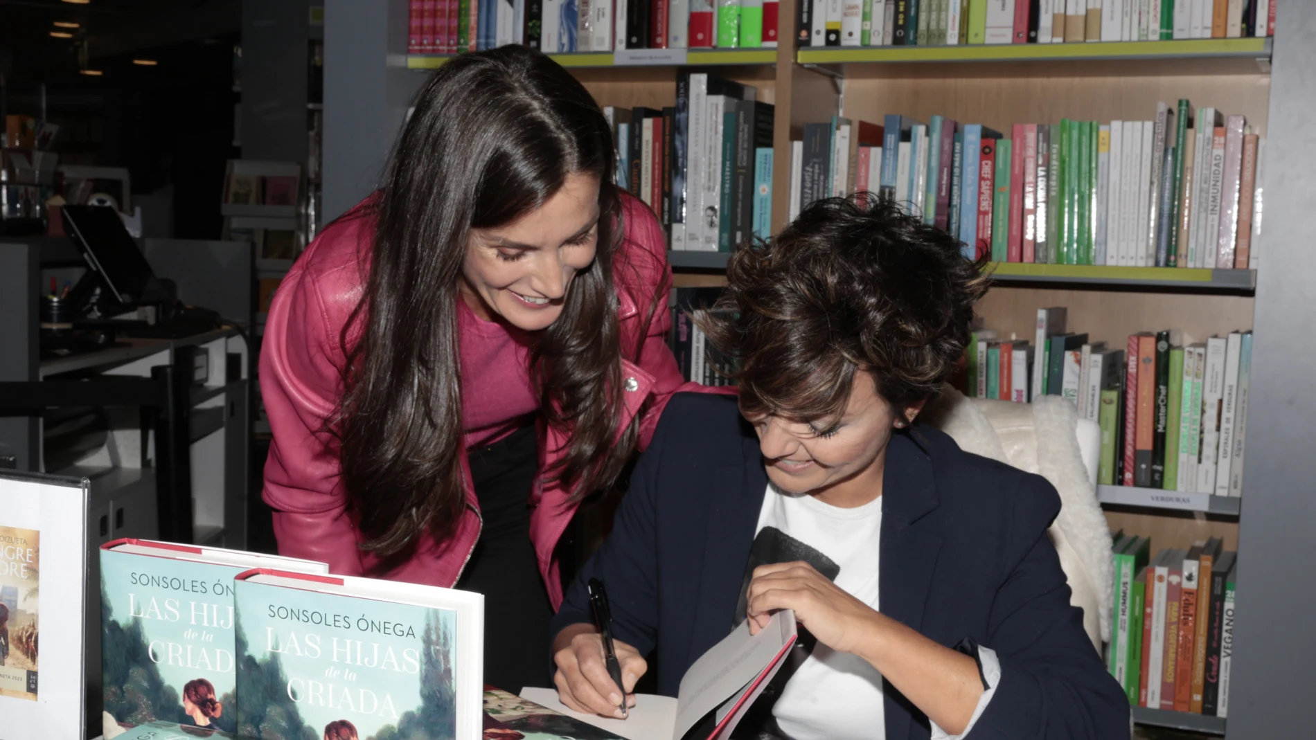 La Reina Letizia con su amiga Sonsoles Ónega.