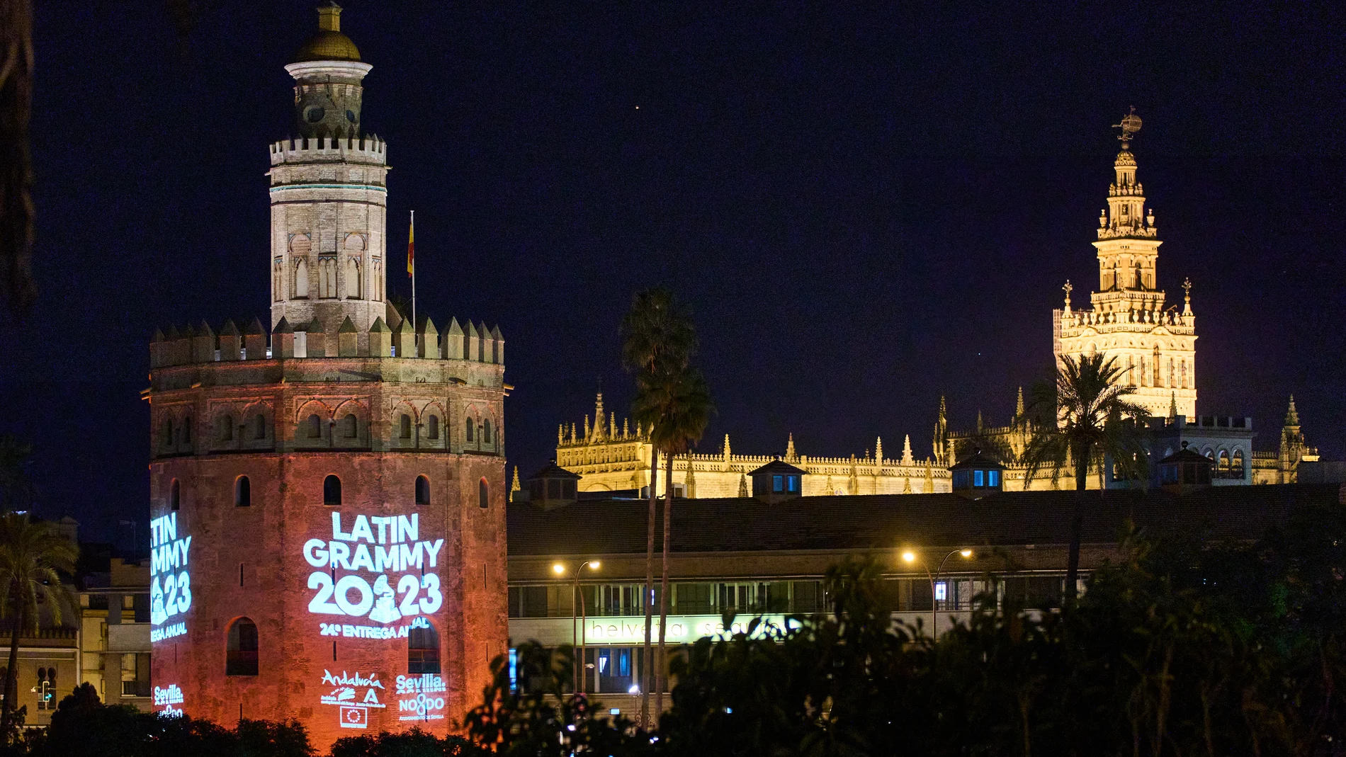 La Torre del Oro, iluminada para la ocasión para la Gala de los Latin Grammy 2023 en la ciudad de Sevilla, a 14 de noviembre de 2023 en Sevilla (Andalucía, España). Es la primera vez, desde su creación, que los Latin Grammy se realizan fuera de Estados Unidos. La ciudad de Sevilla se termina de engalanar para el mayor evento de música latina. 14 NOVIEMBRE 2023 Joaquin Corchero / Europa Press 14/11/2023
