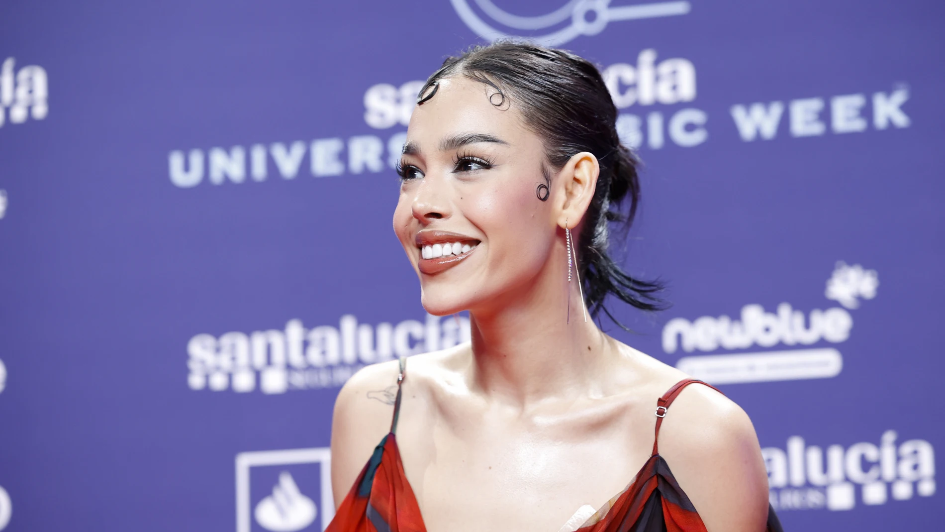 Danna Paola con un look de inspiración andaluza.