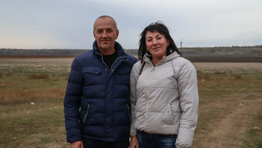 El alcalde de Pavlivka junto a su mujer, Larissa