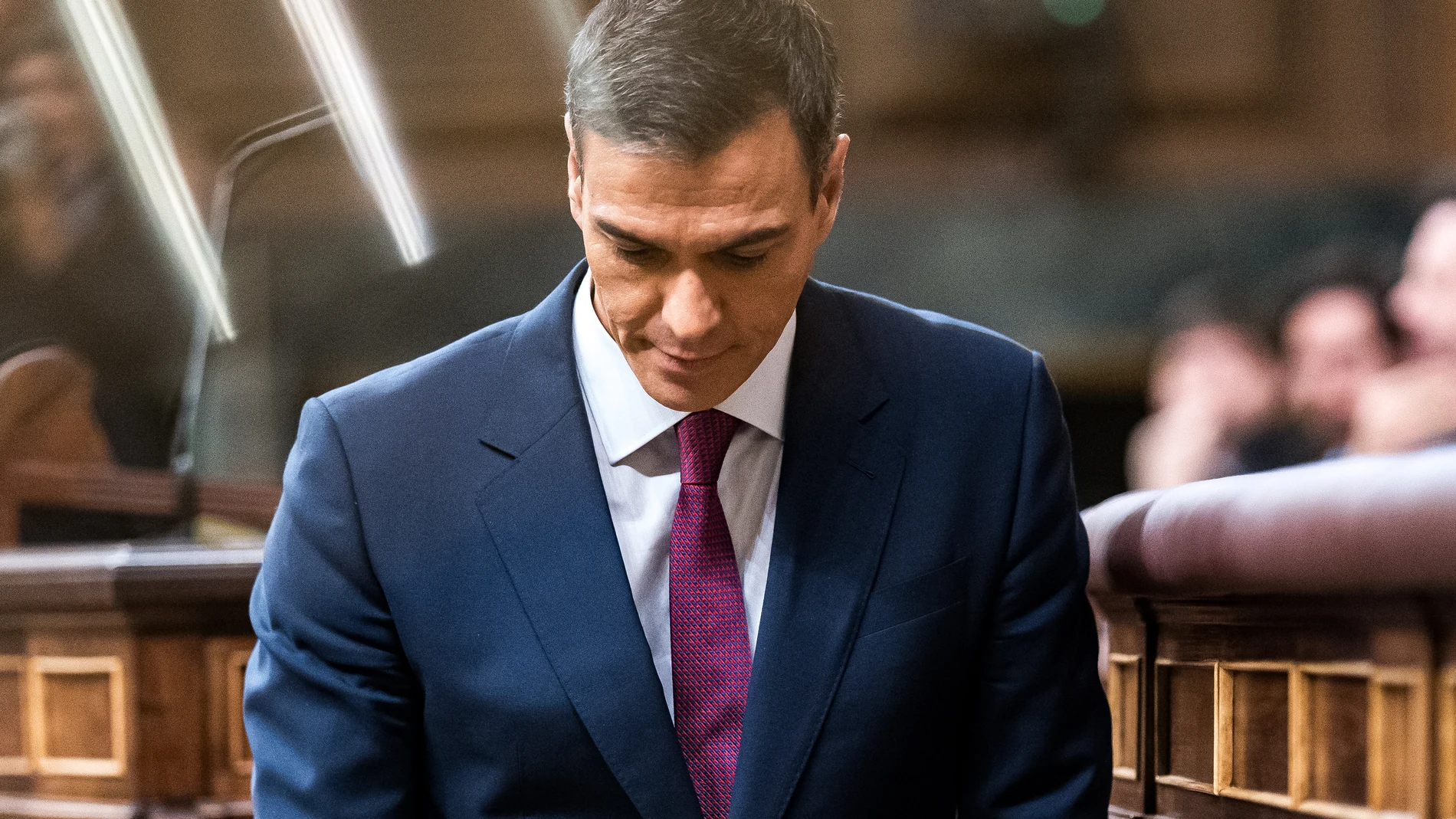 El presidente del Gobierno en funciones y candidato a la reelección, Pedro Sánchez, durante la primera sesión del debate de investidura de Pedro Sánchez como presidente de Gobierno, en el Congreso de los Diputados, a 15 de noviembre de 2023, en Madrid (España). El Salón de Plenos del Congreso acoge hoy y mañana, 16 de noviembre, el debate de investidura del presidente del Gobierno en funciones, Pedro Sánchez. El secretario general del PSOE tiene el apoyo de 179 diputados de los 350 del Congre...