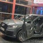 Un joven esquiva al coche que se estrelló en la estación María Tudor