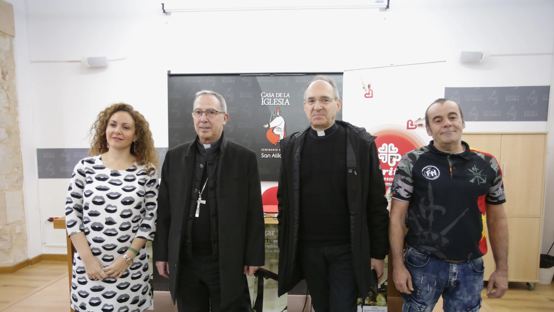 Presentación del Museo Sin Hogar: Esperanza sin cobertura. Intervienen el obispo de Zamora, Fernando Valera; el delegado-director de Cáritas Diocesana de Zamora, Antonio Jesús Martín; la directora de Casa Betania, Beatriz Carracedo, y una residente en el centro para personas sin hogar