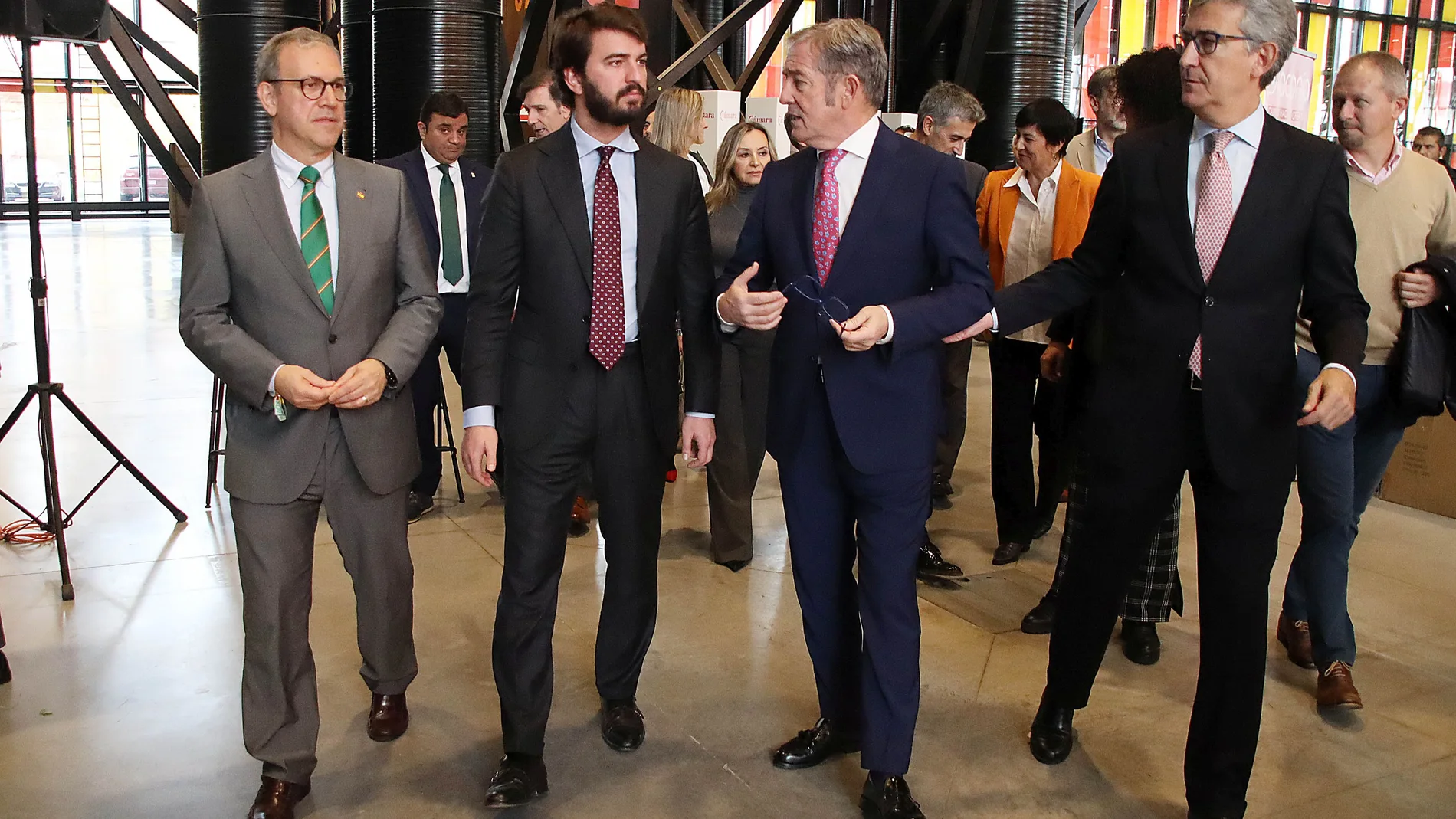 El vicepresidente de la Junta, Juan García-Gallardo, inaugura la VI Feria del Empleo y del Emprendimiento de León con el consejero Mariano Veganzones, el delegado territorial, Eduardo Diego y el presidente de la Cámara de Comerio, Javier Vega