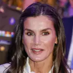 La Reina Letizia apuesta por el estilo preppy.